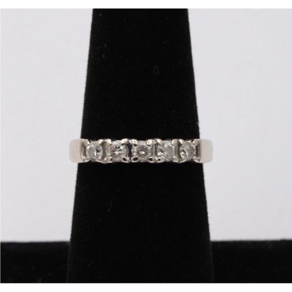 Vintage 5 stone Silver Tone Stackable wedding band size 8 Sparkly and gorgeous - Picture 11 of 11